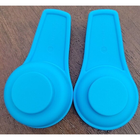 Tupperware Refrigerator Magnet Mini Measuring Spoons TBSP-TSP Salt Water Blue - Picture 3 of 6
